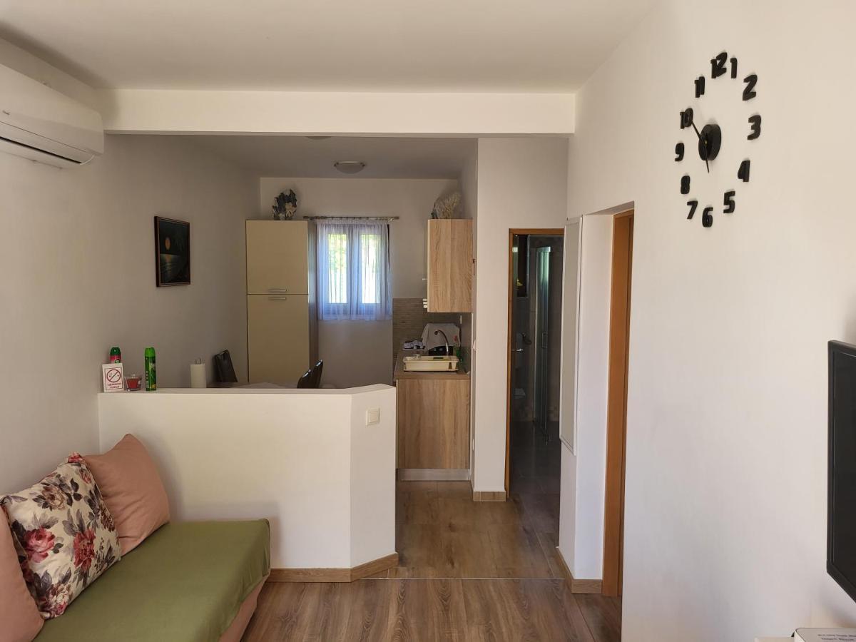 Apartment Luna Malinska Exteriör bild